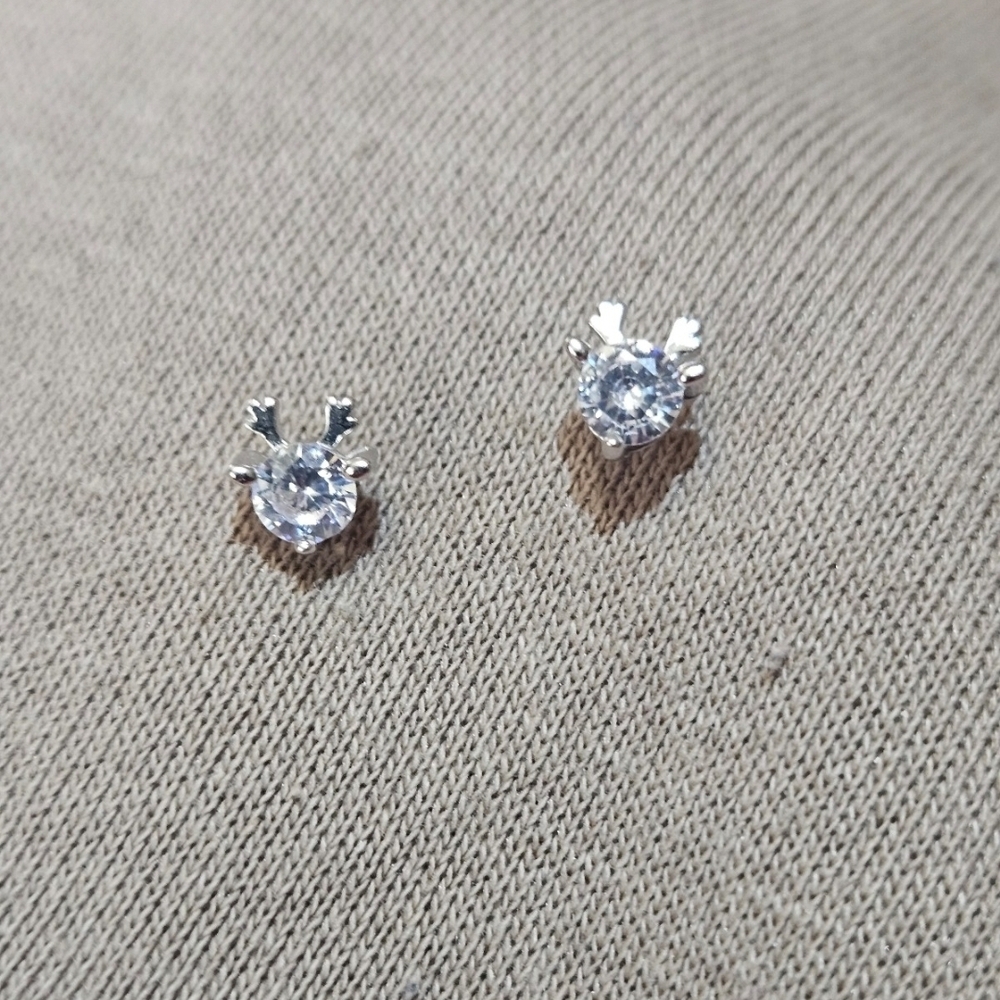 Chic Silver Turtle Stud Earrings - image 4